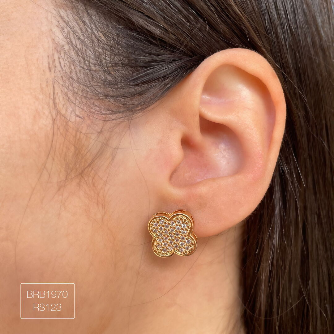 Brinco de Trevo Cravejado Cristal Dourado